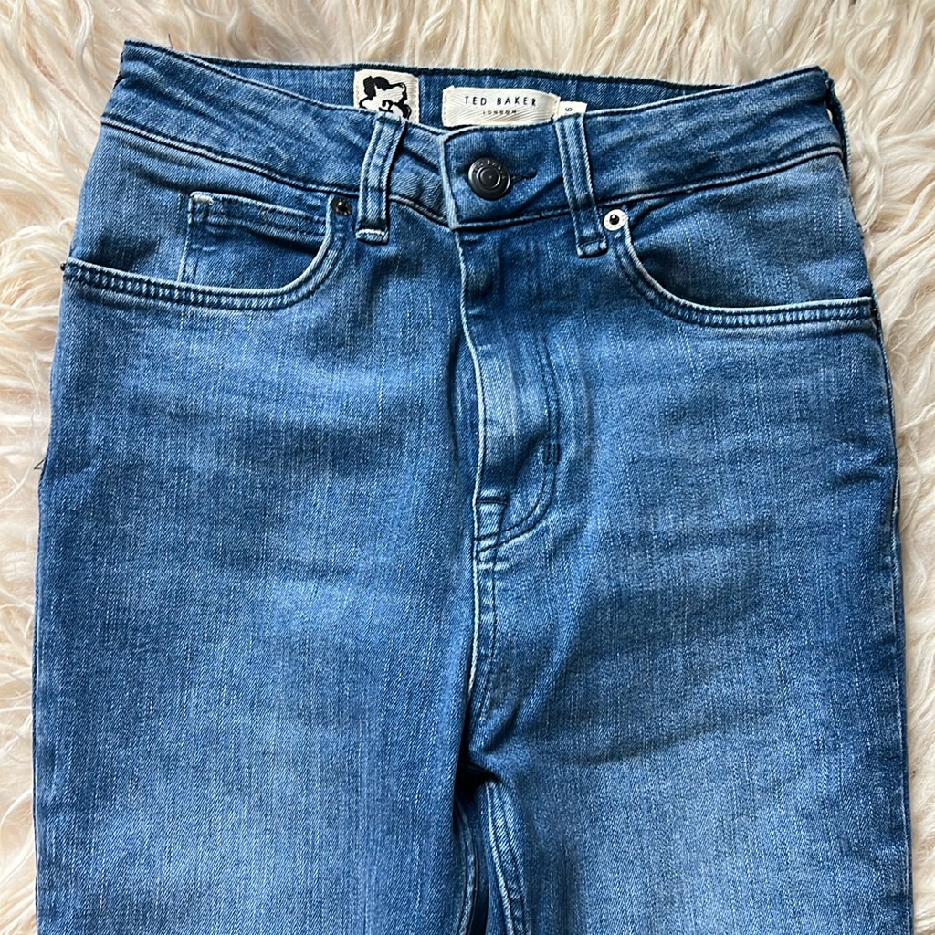 Ted Baker London Skinny Jeans. Size 26.